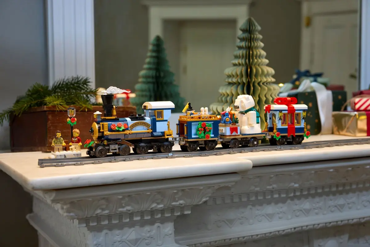 LEGO Icons 10361 Holiday Express Train set, image 11