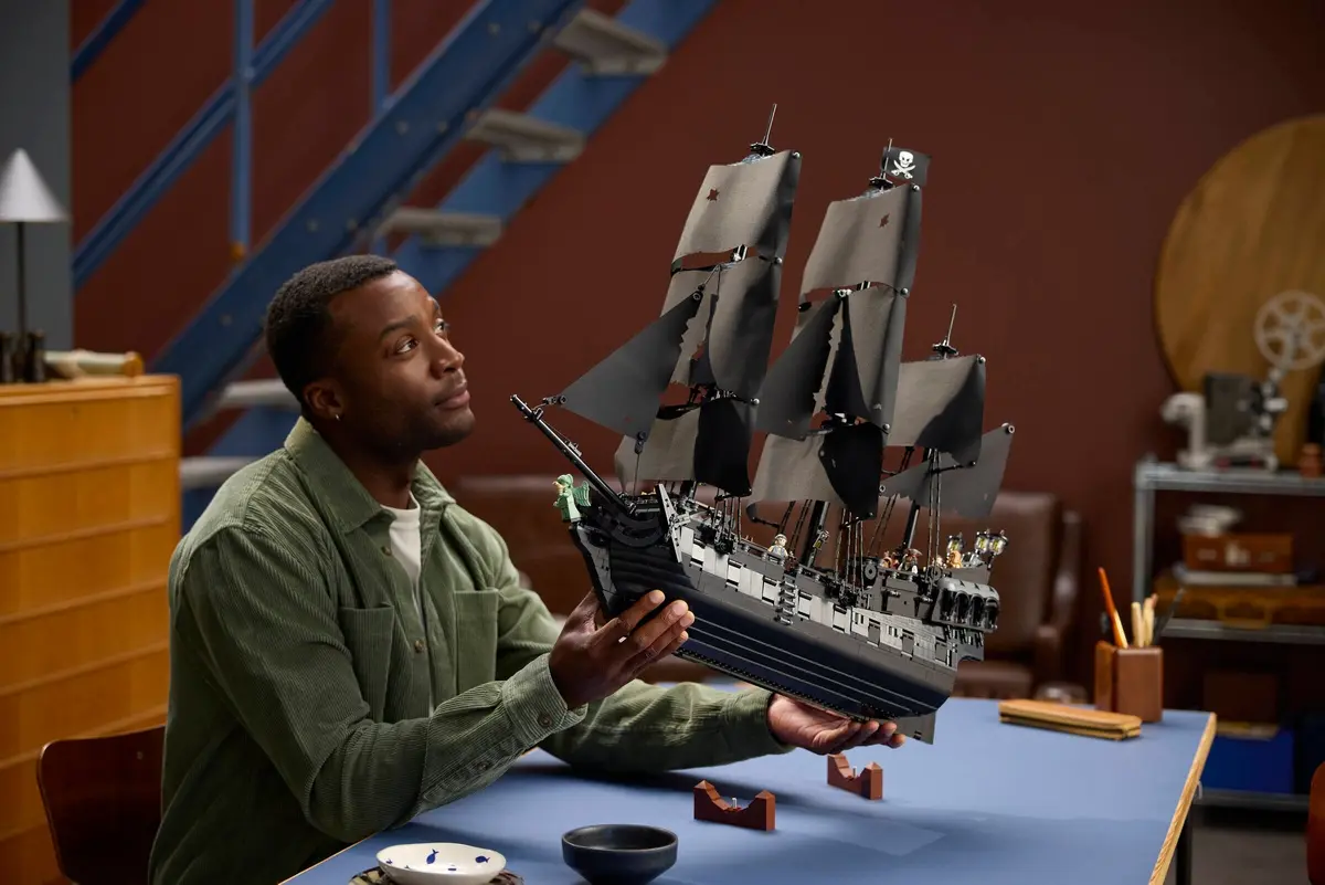 LEGO Icons 10365 Captain Jack Sparrow's Pirate Ship set, image 10
