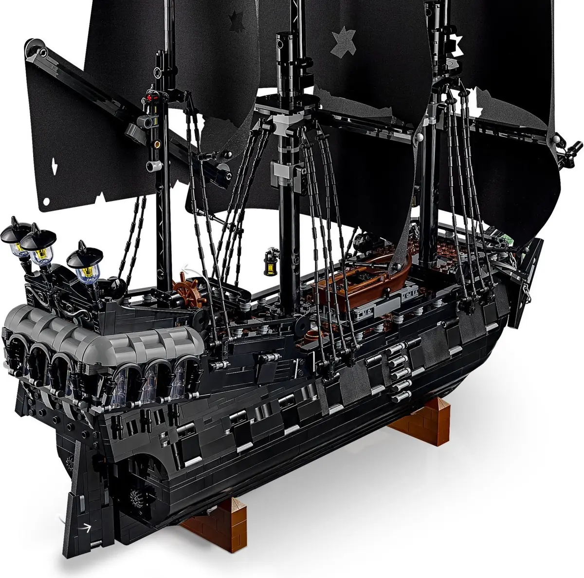 LEGO Icons 10365 Captain Jack Sparrow's Pirate Ship set, image 19