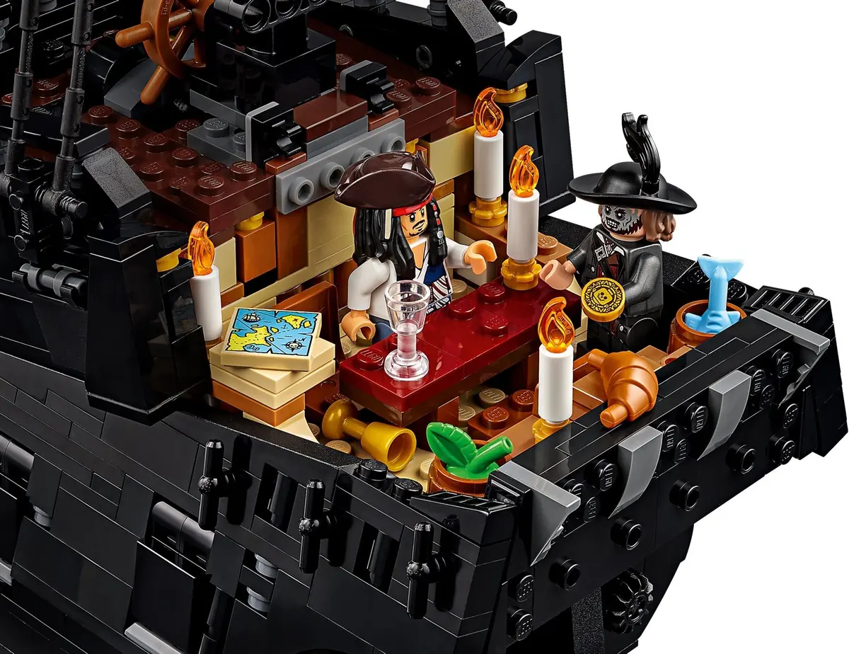 LEGO Icons 10365 Captain Jack Sparrow's Pirate Ship set, image 16