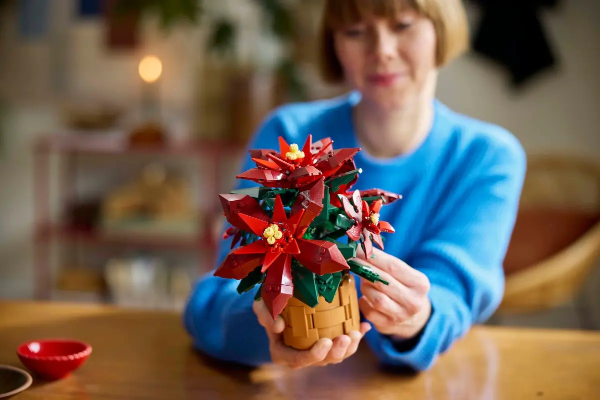 LEGO Icons 10370 Poinsettia set, image 5
