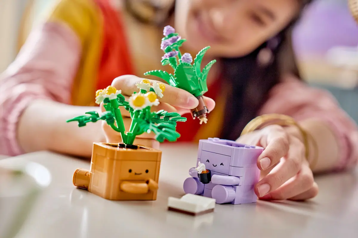 LEGO Botanicals 10371 Cosy Plants set, image 8