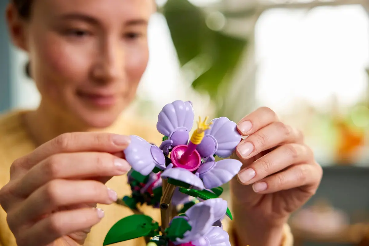 LEGO Botanicals 10372 Hibiscus set, image 5