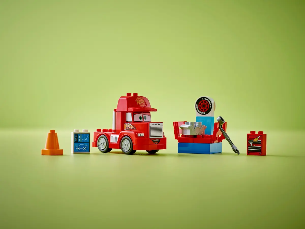LEGO DUPLO 10417 Mack at the Race set, image 3