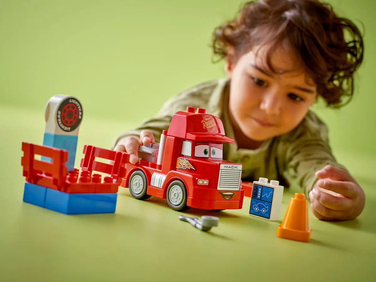LEGO DUPLO 10417 Mack at the Race set, image 2