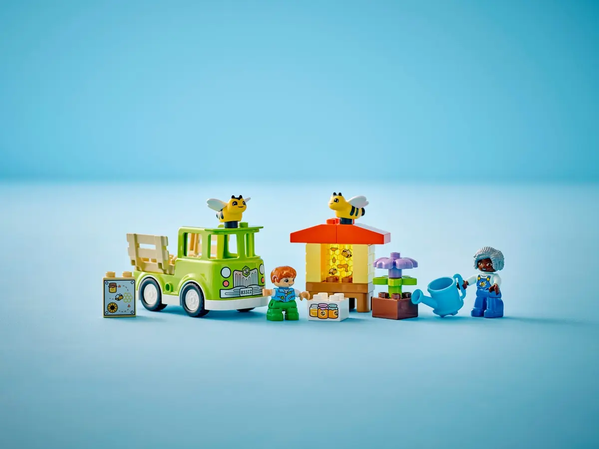 LEGO DUPLO 10419 Caring for Bees & Beehives set, image 8
