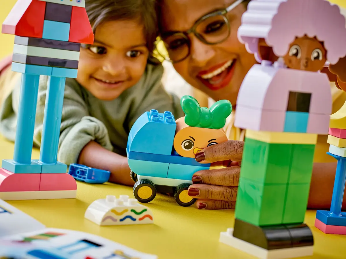 LEGO DUPLO 10423 Buildable People with Big Emotions set, image 7
