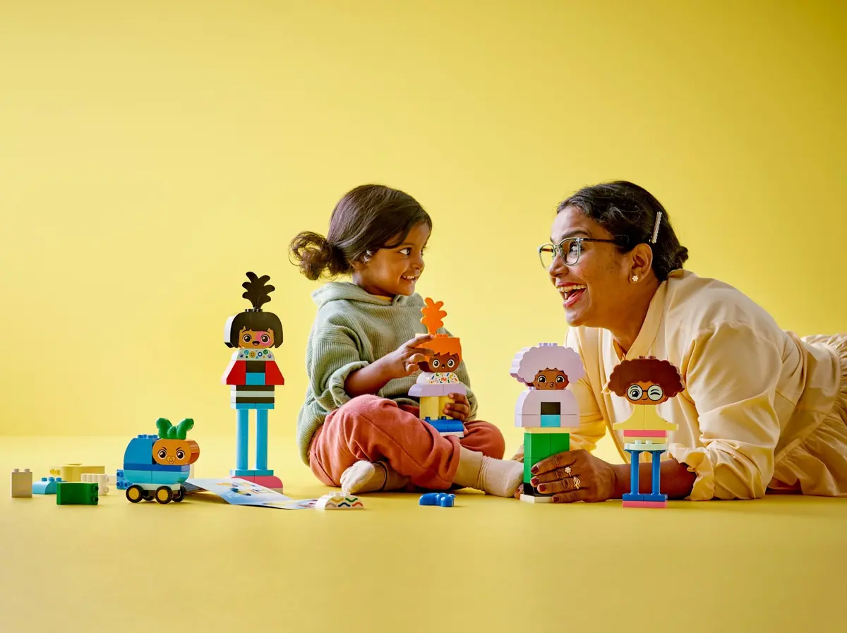 LEGO DUPLO 10423 Buildable People with Big Emotions set, image 6