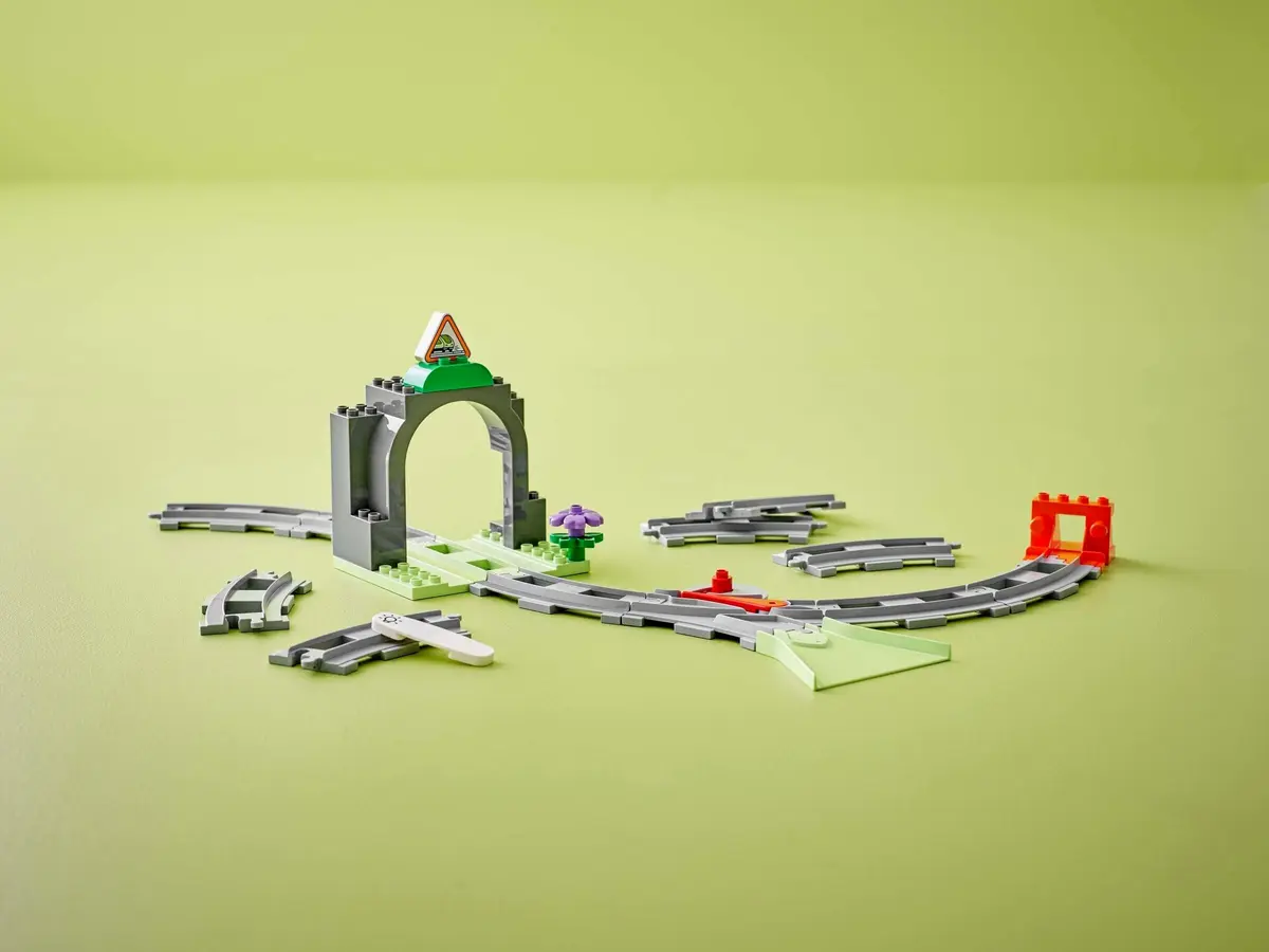 LEGO DUPLO 10425 Train Tunnel and Tracks set, image 8