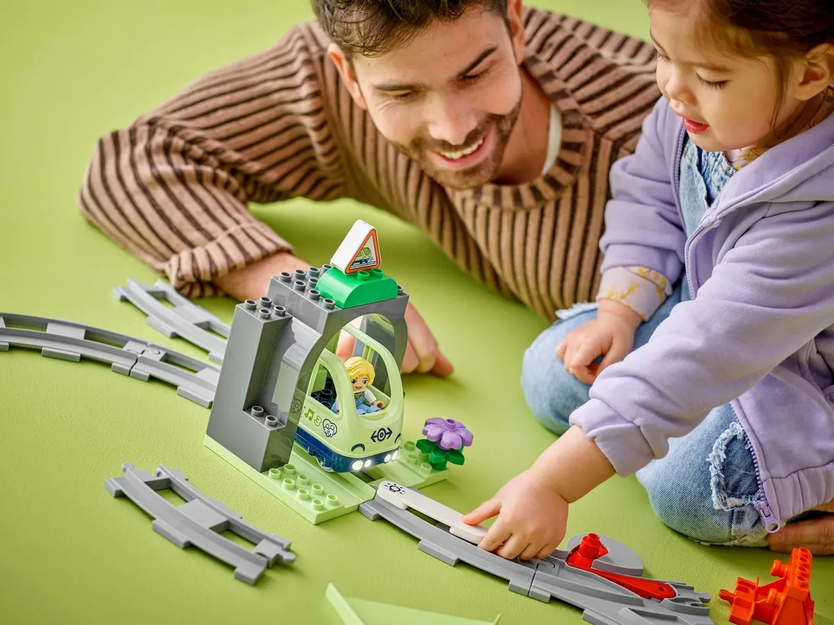 LEGO DUPLO 10425 Train Tunnel and Tracks set, image 7