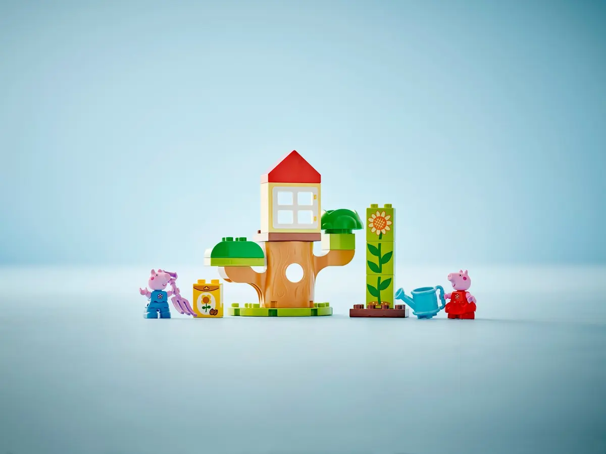 LEGO DUPLO 10431 Peppa Pig Garden and Tree House set, image 6
