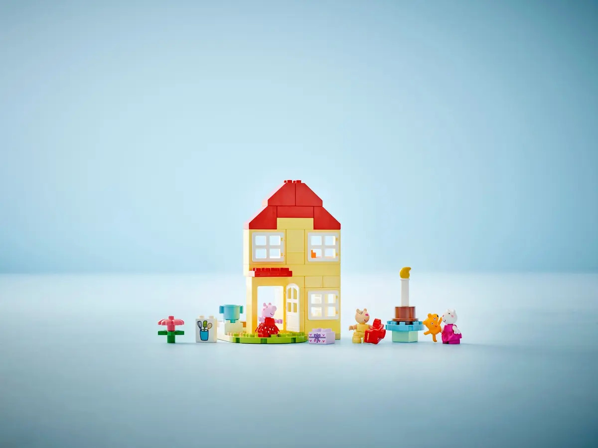 LEGO DUPLO 10433 Peppa Pig Birthday House set, image 6
