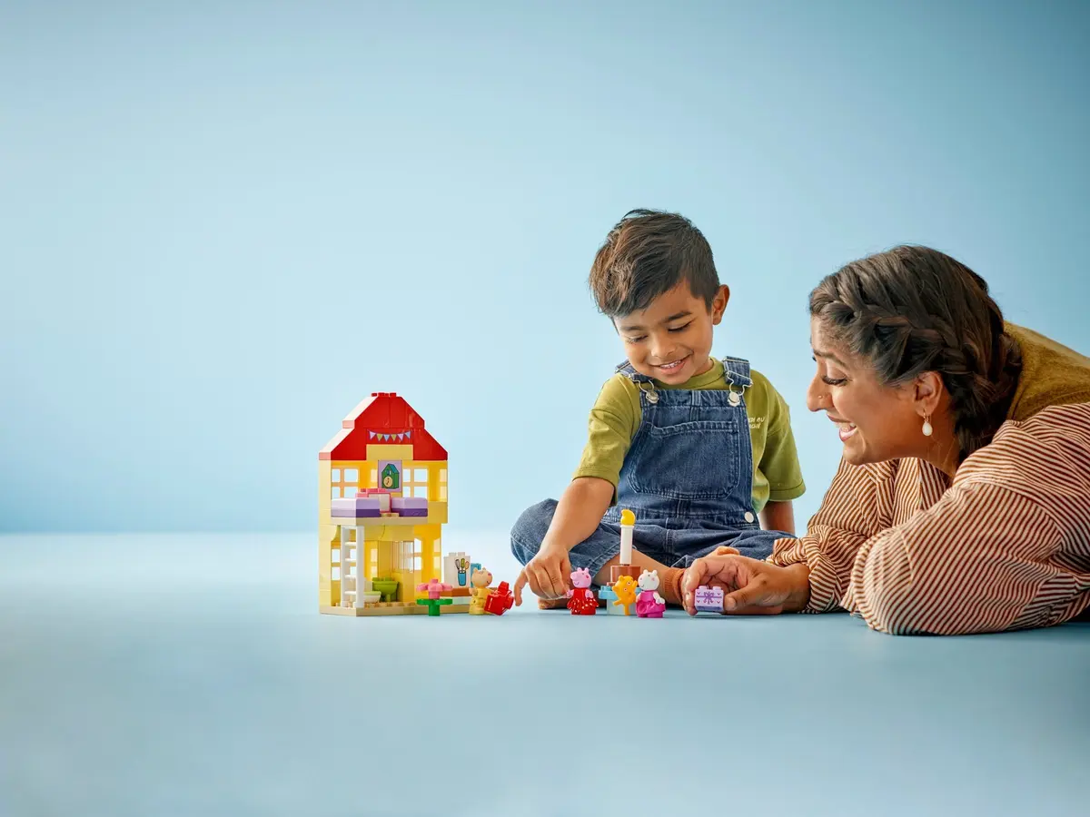 LEGO DUPLO 10433 Peppa Pig Birthday House set, image 4