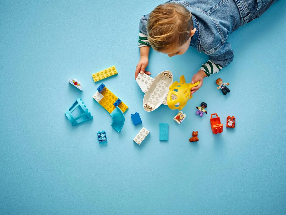LEGO DUPLO 10443 First Time at the Airport set, image 4