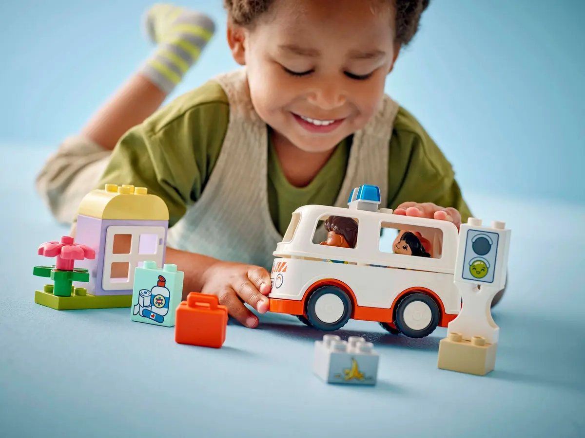 LEGO DUPLO 10447 Ambulance Driver set, image 5