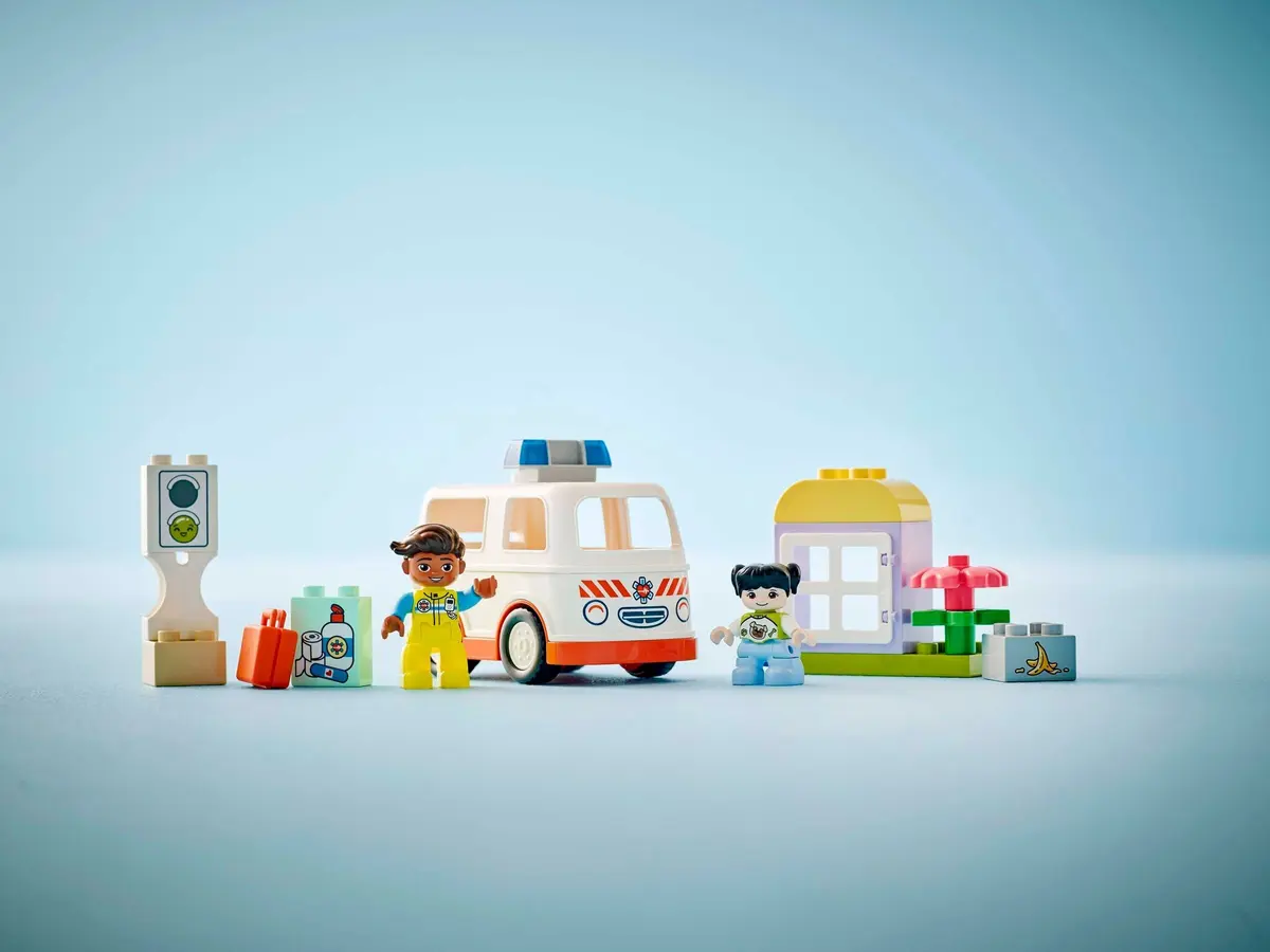 LEGO DUPLO 10447 Ambulance Driver set, image 7