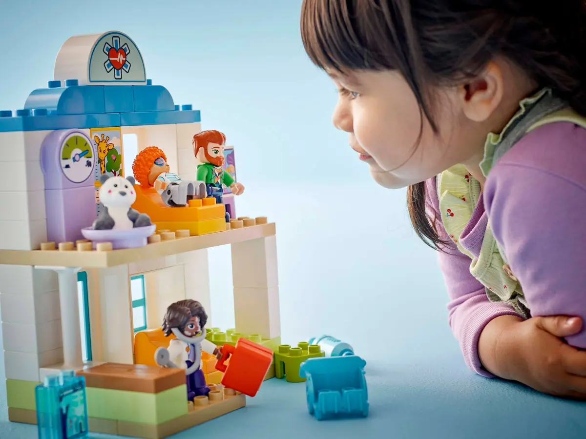 LEGO DUPLO 10449 First Time: Visit with the Doctor set, image 5
