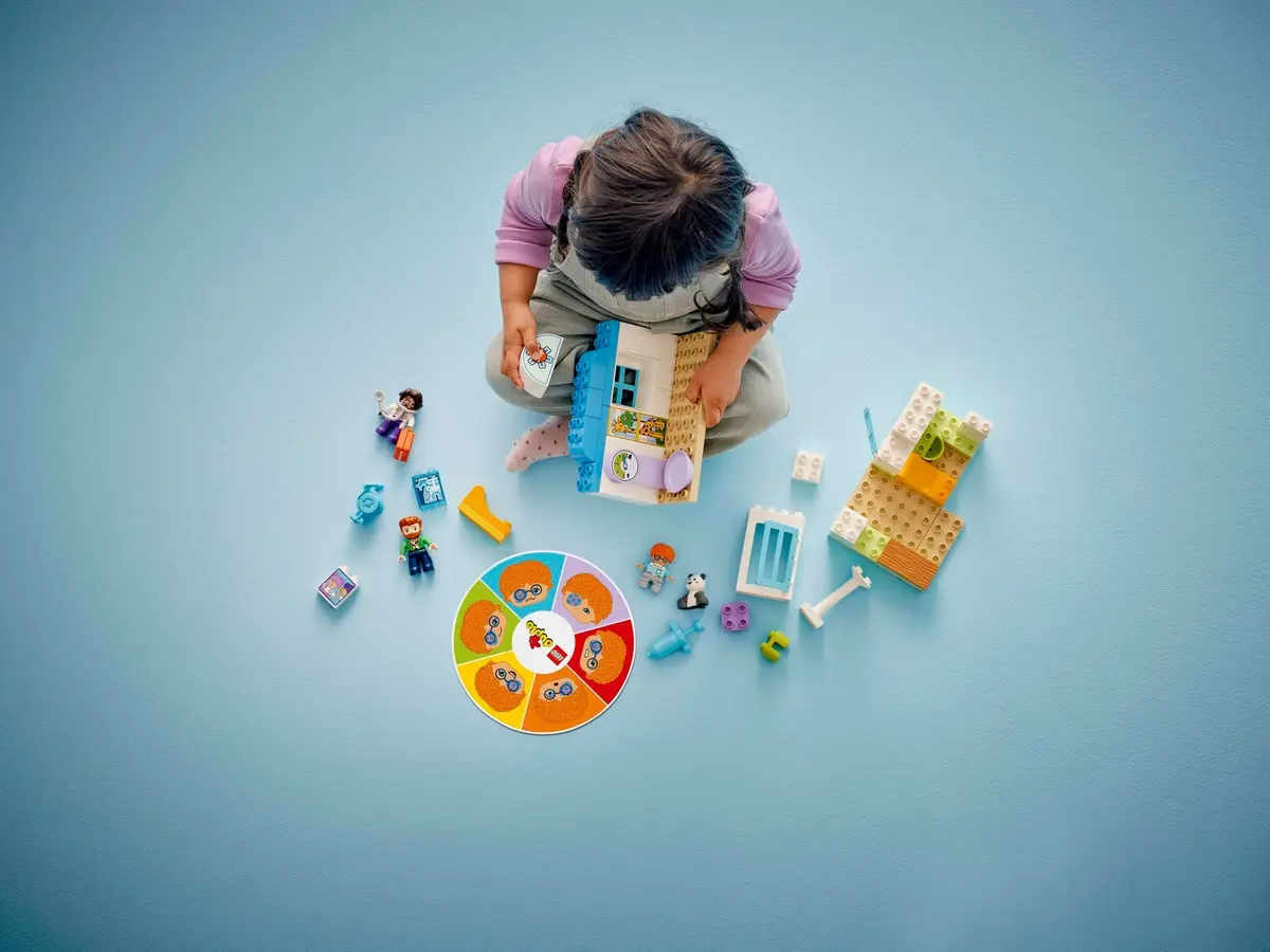 LEGO DUPLO 10449 First Time: Visit with the Doctor set, image 4