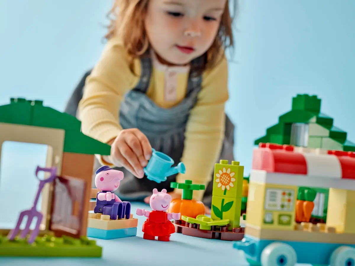 LEGO DUPLO 10461 Grandpa Pig's Garden and Greenhouse set, image 5