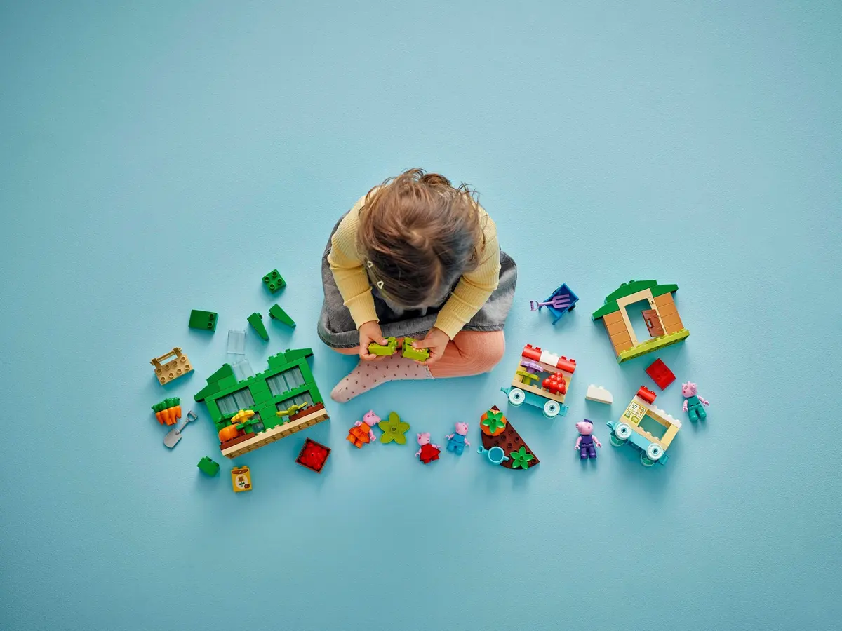 LEGO DUPLO 10461 Grandpa Pig's Garden and Greenhouse set, image 4