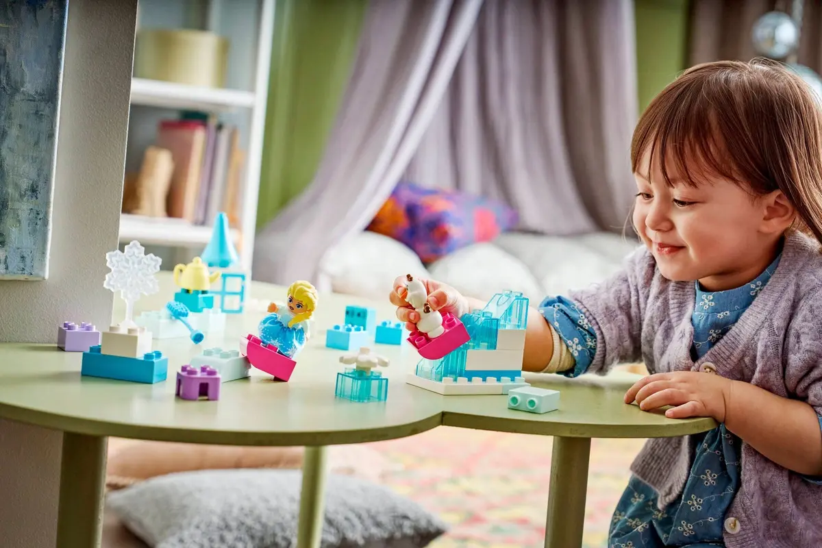 LEGO DUPLO 10462 Frozen Creative Box with Elsa and Olaf set, image 5