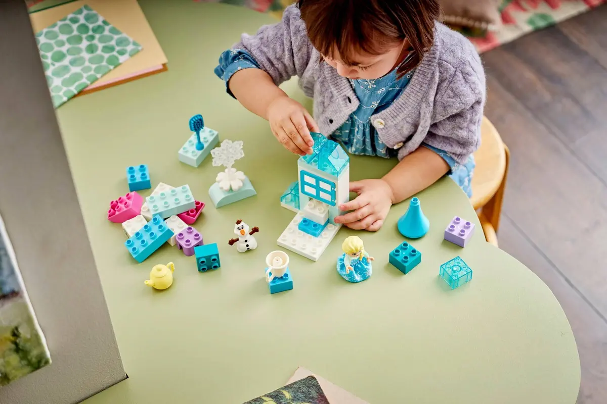 LEGO DUPLO 10462 Frozen Creative Box with Elsa and Olaf set, image 4