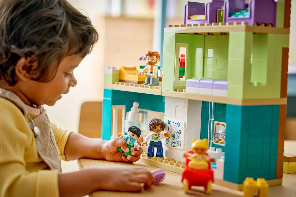 LEGO DUPLO 10470 3 in 1 Modern Family House with Figures set, image 5