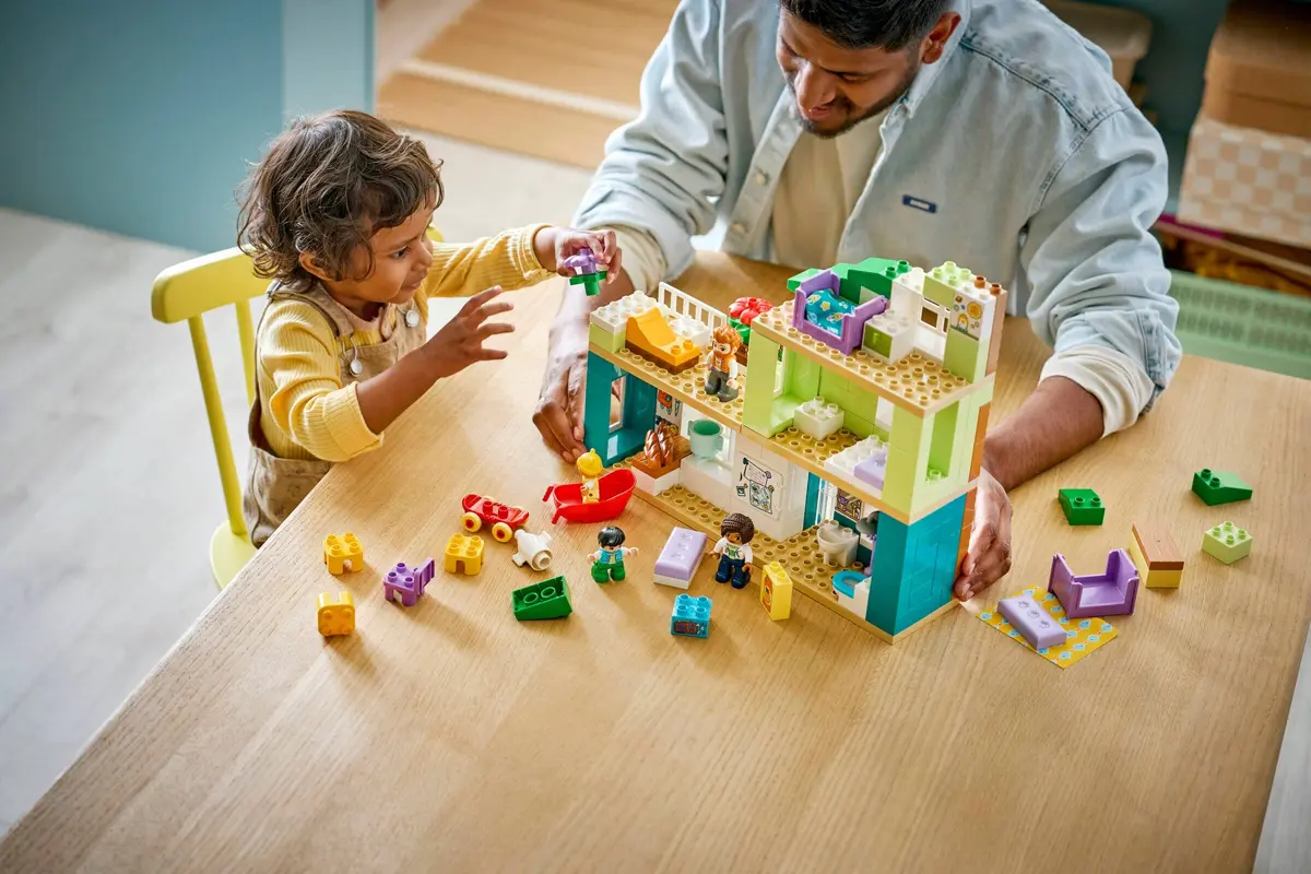 LEGO DUPLO 10470 3 in 1 Modern Family House with Figures set, image 4
