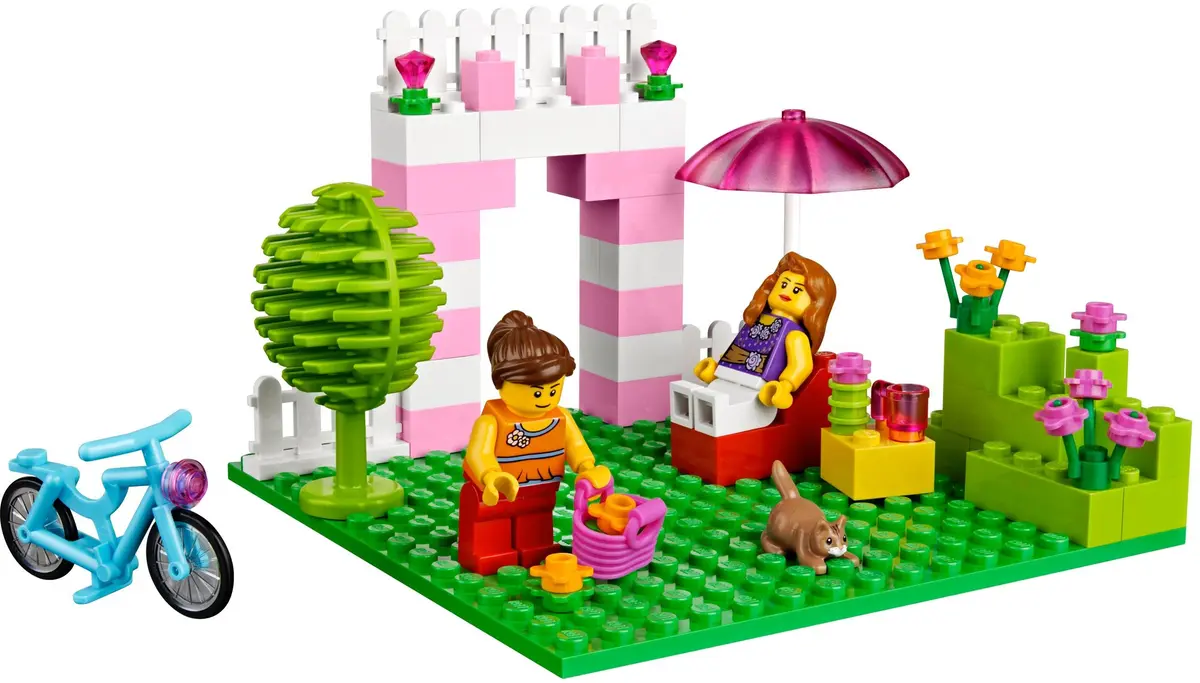 LEGO Bricks and More 10660 LEGO Pink Suitcase set, image 4