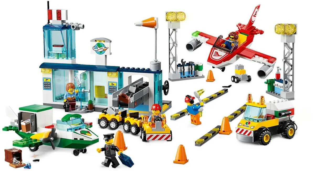 LEGO Juniors 10764 City Central Airport set, image 3