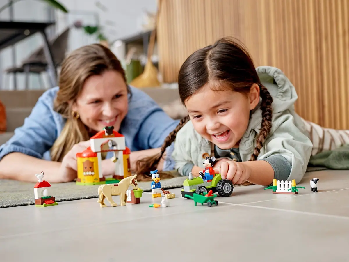 LEGO Disney 10775 Mickey Mouse & Donald Duck's Farm set, image 11