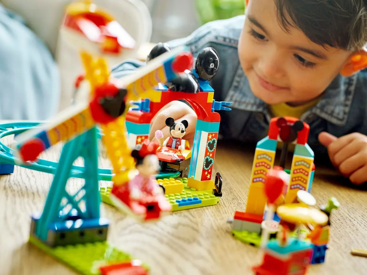 LEGO Disney 10778 Mickey, Minnie and Goofy's Fairground Fun set, image 8