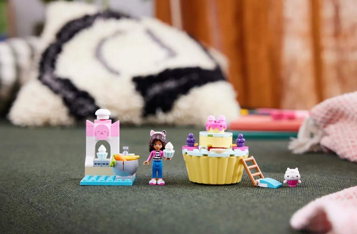 LEGO Gabby's Dollhouse 10785 Bakey with Cakey Fun set, image 7