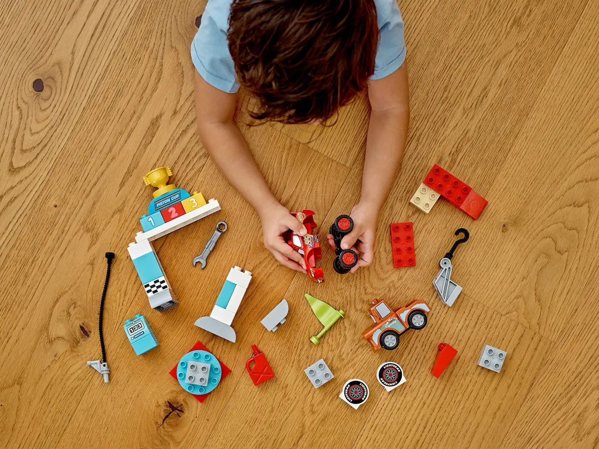 LEGO DUPLO 10924 Lightning McQueen's Race Day set, image 5