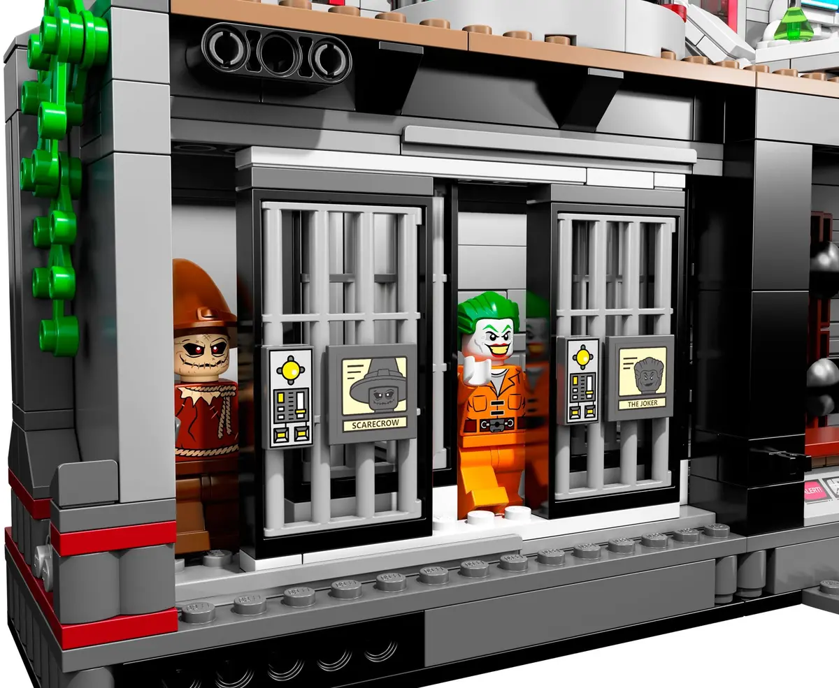 LEGO DC Comics Super Heroes 10937 Batman: Arkham Asylum Breakout set, image 6