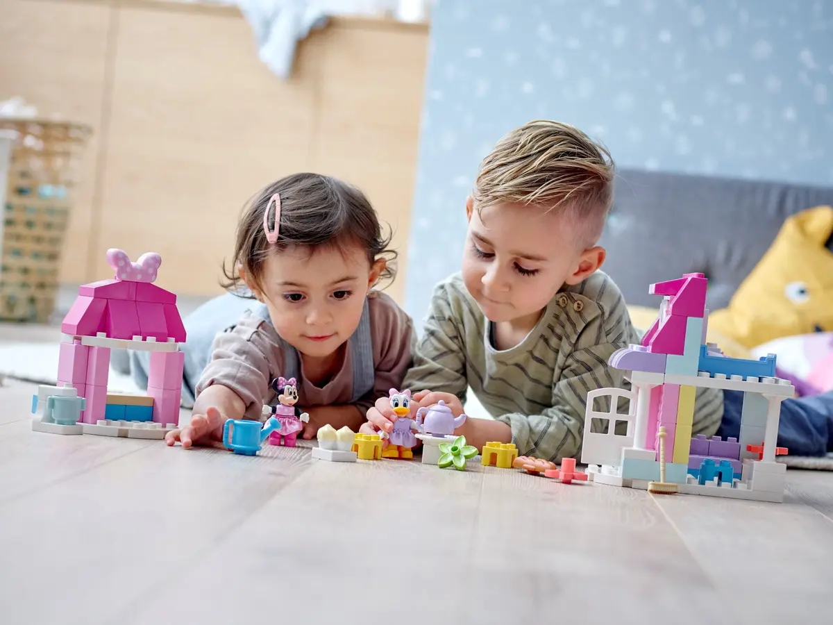 LEGO DUPLO 10942 Minnie's House and Cafe set, image 5