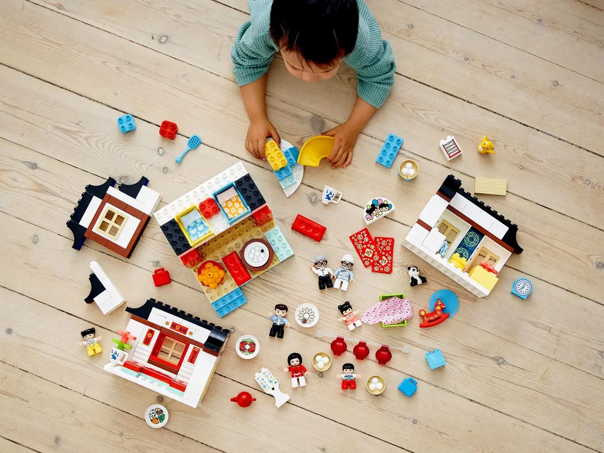 LEGO DUPLO 10943 Happy Childhood Moments set, image 13