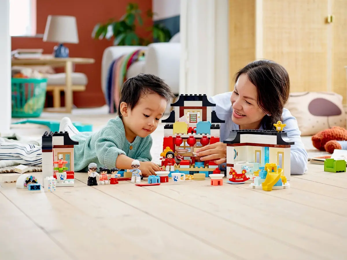 LEGO DUPLO 10943 Happy Childhood Moments set, image 3