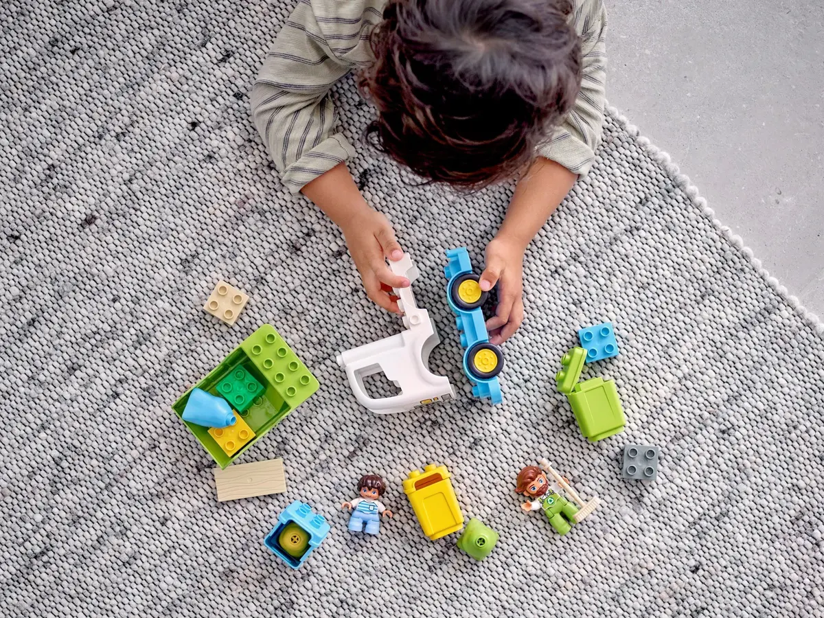 LEGO DUPLO 10945 Garbage Truck and Recycling set, image 4