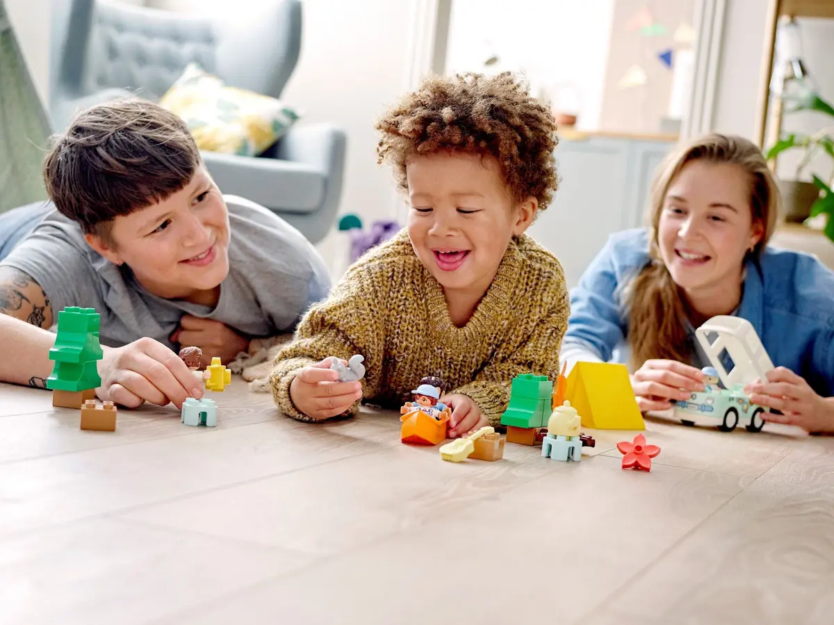 LEGO DUPLO 10946 Family Camping Van Adventure set, image 5