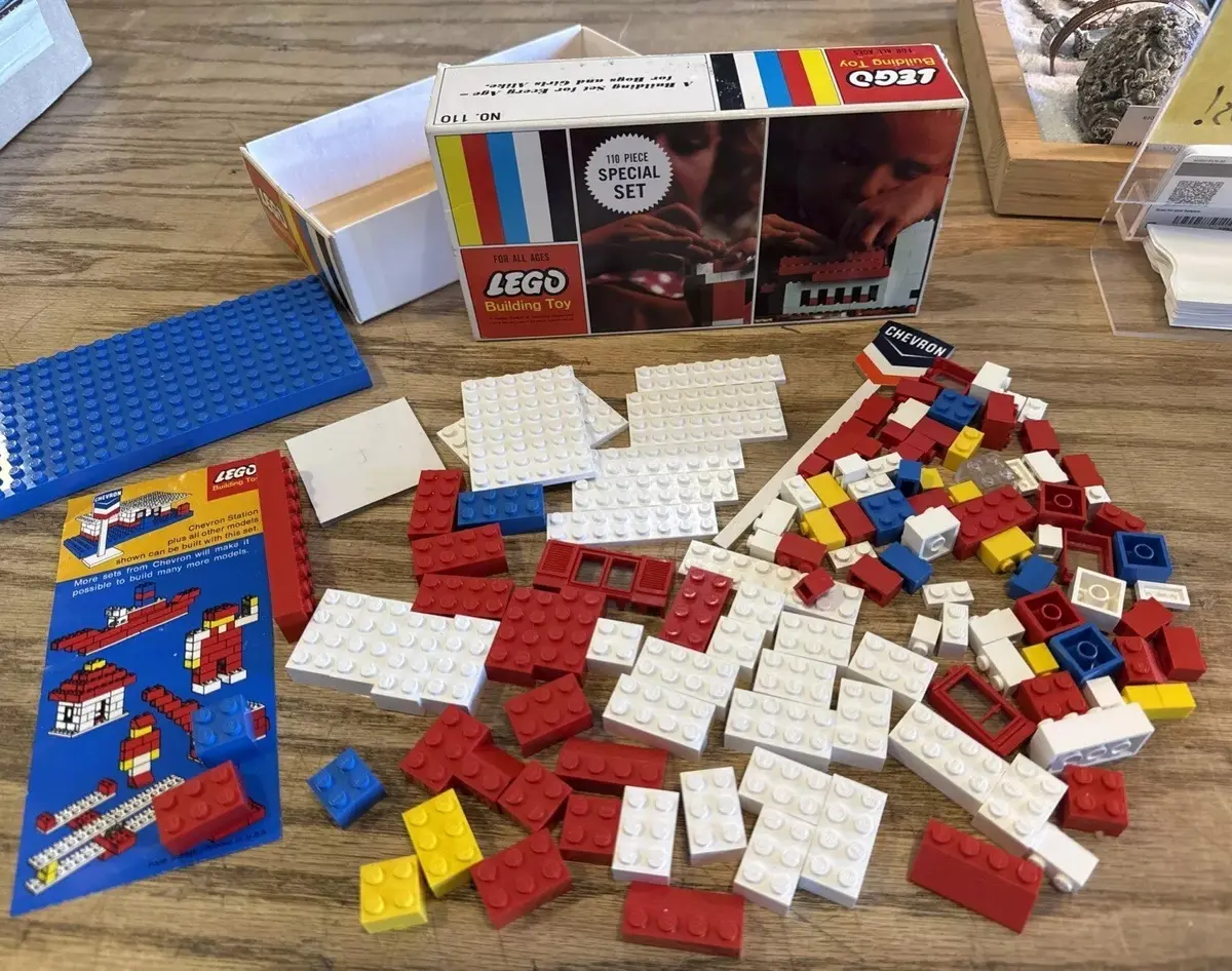 LEGO Samsonite 110 Chevron Promotion Set set, image 3