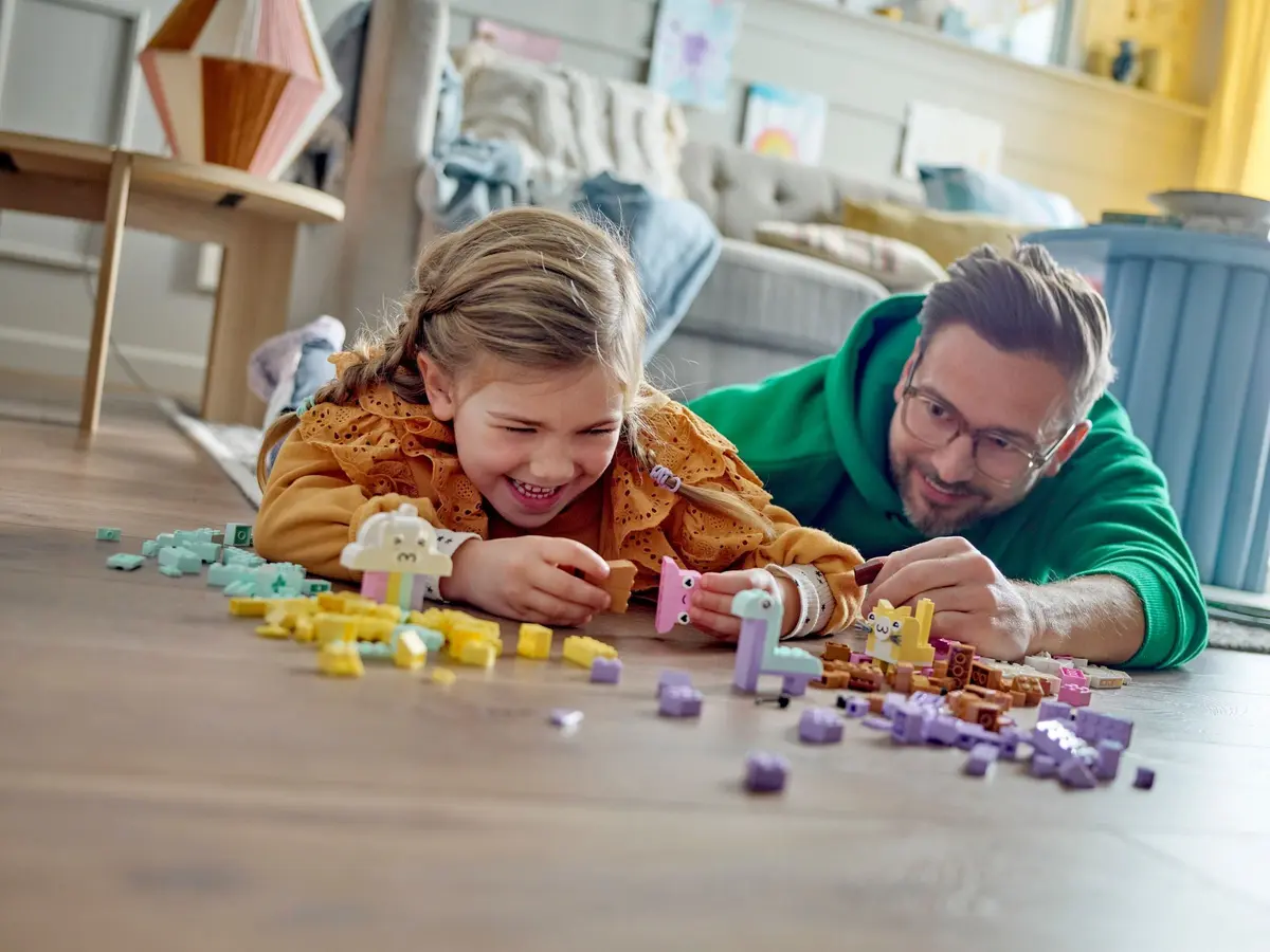 LEGO Classic 11028 Creative Pastel Fun set, image 3