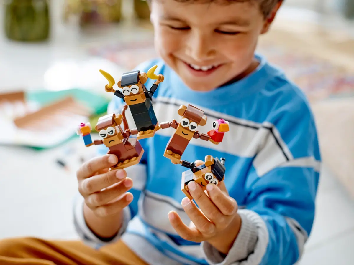LEGO Classic 11031 Creative Monkey Fun set, image 6
