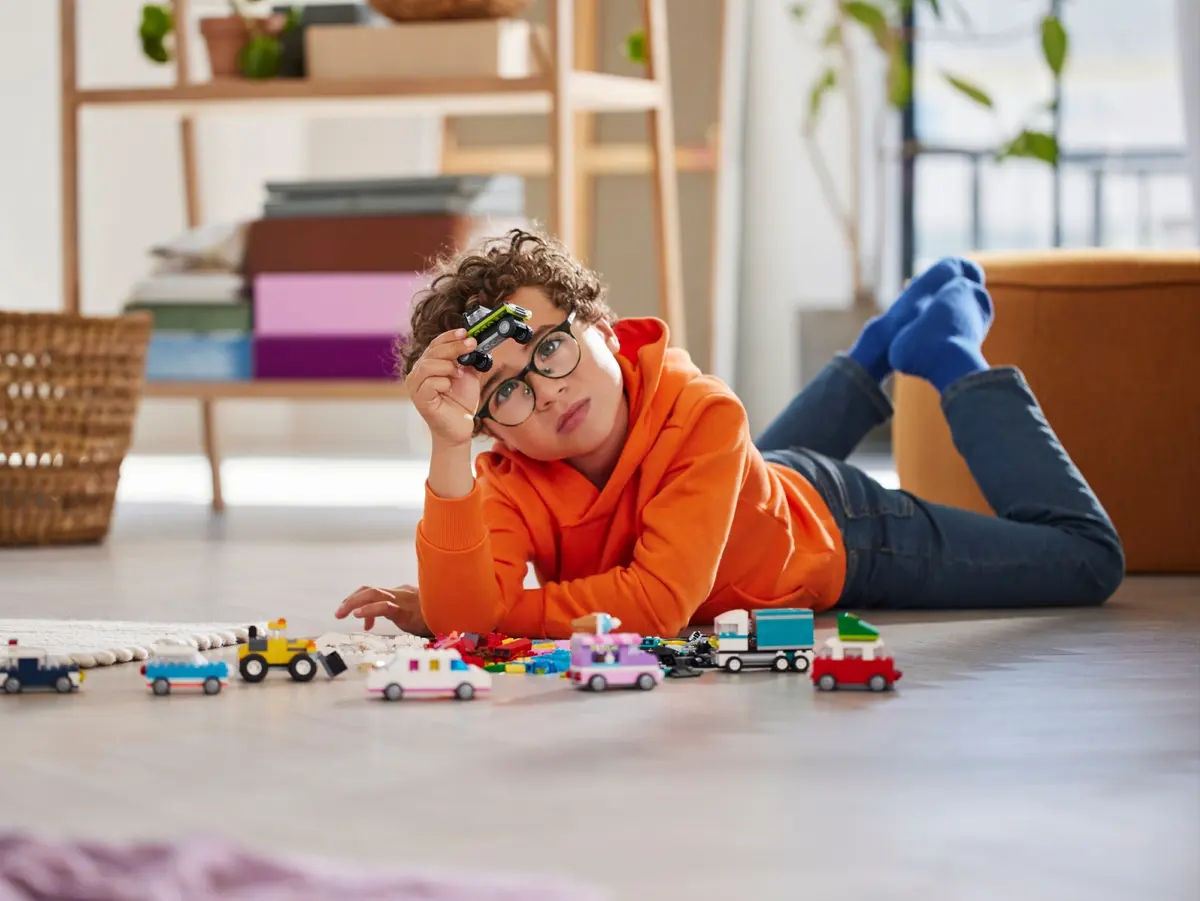 LEGO Classic 11036 Creative Vehicles set, image 4
