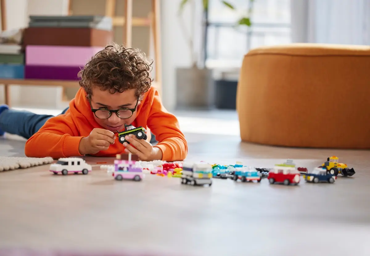LEGO Classic 11036 Creative Vehicles set, image 5
