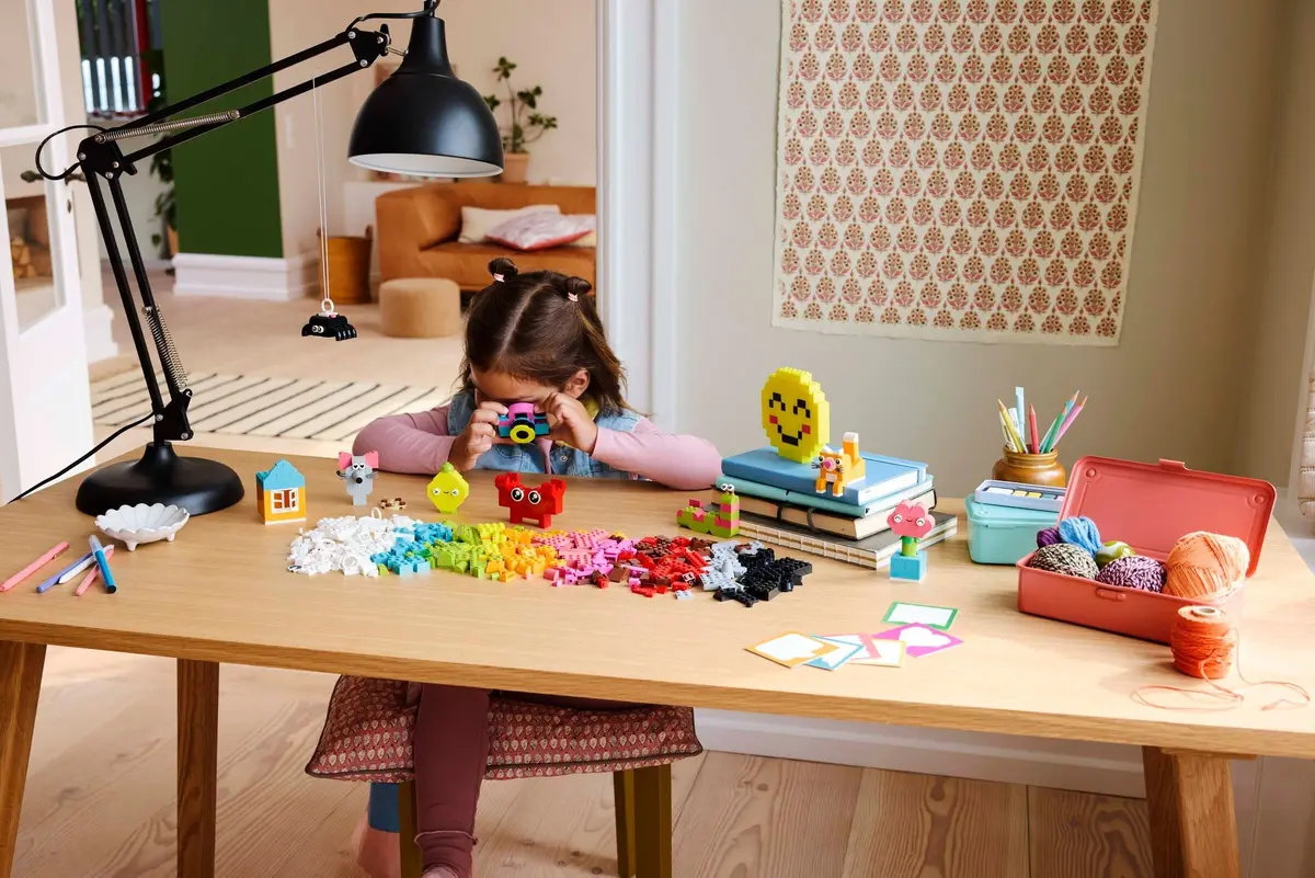 LEGO Classic 11042 Creative Happy Box set, image 5