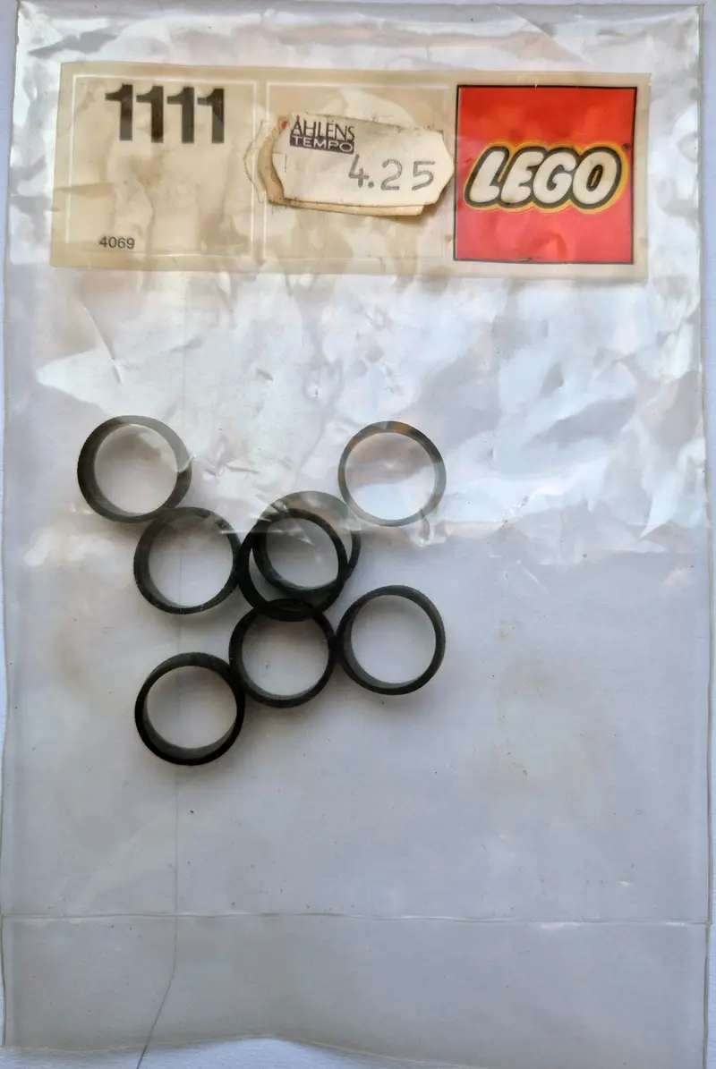 LEGO Service Packs 1111 Eight Rubber Rims for Locomotive Wheels set