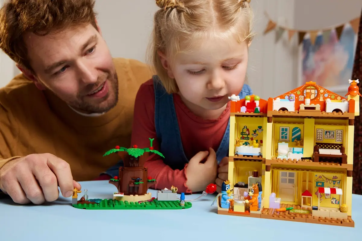 LEGO Bluey 11203 Bluey's Family House set, image 6