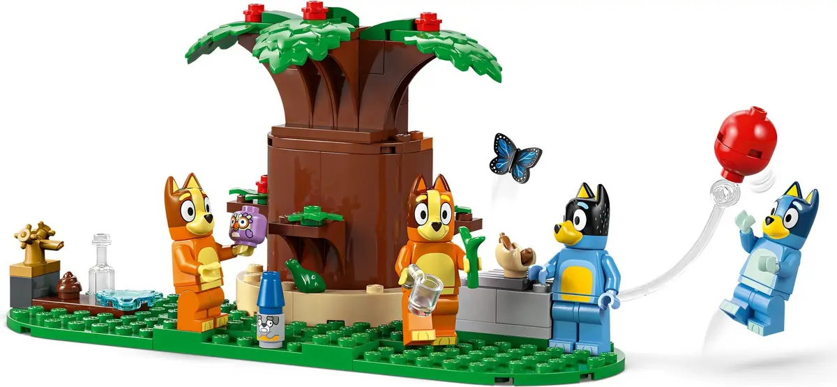 LEGO Bluey 11203 Bluey's Family House set, image 10
