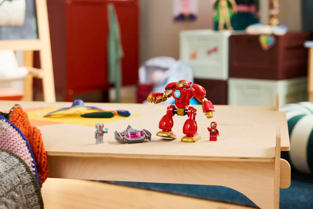 LEGO Marvel Super Heroes 11209 Ultron vs. Iron Man set, image 7